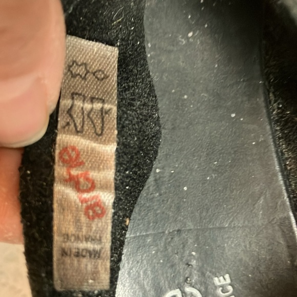 Arche Black Leather suede sandals with 1 3/4” heels and buckle adjustment. 6.5 - Picture 4 of 9